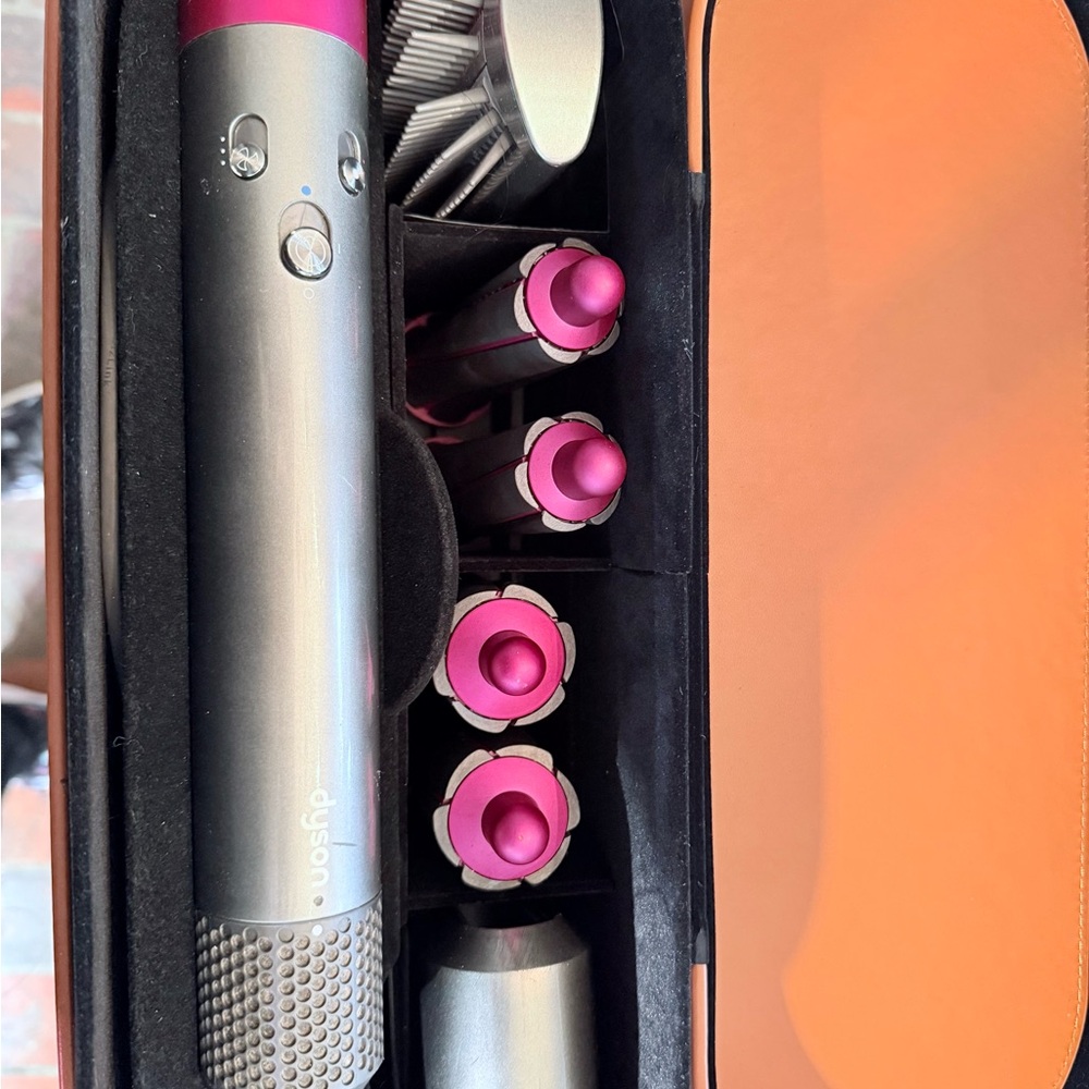 Dyson Airwrap with extras